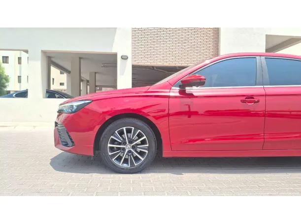 Car image 9
