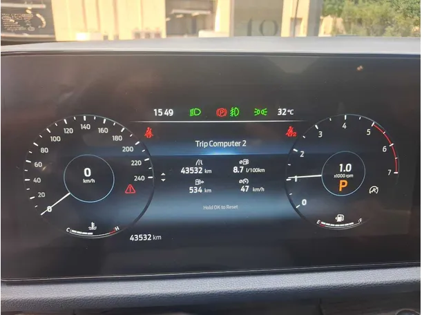 Car image 18