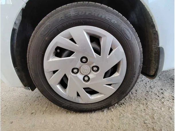 Car image 9