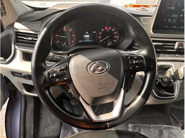 Car image 19