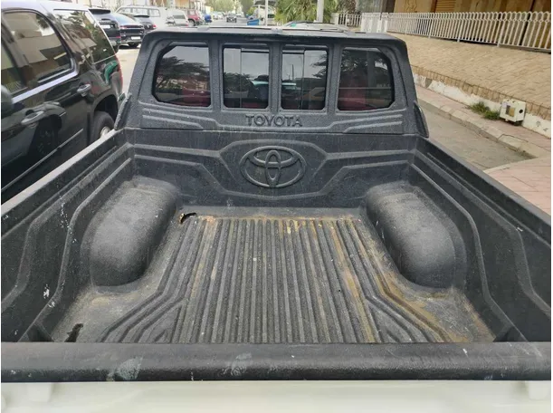 Car image 25
