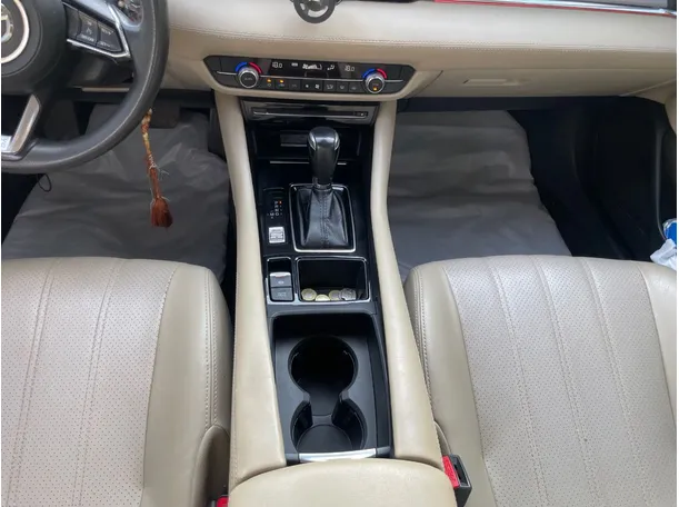 Car image 18