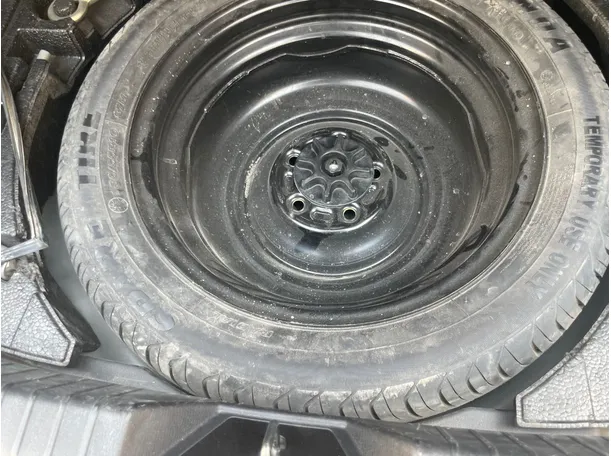Car image 23