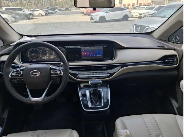 Car image 17