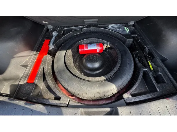Car image 27