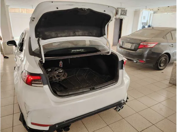 Car image 35