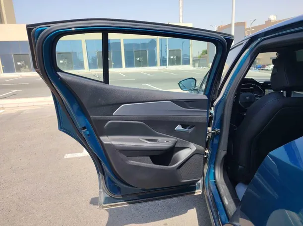 Car image 14