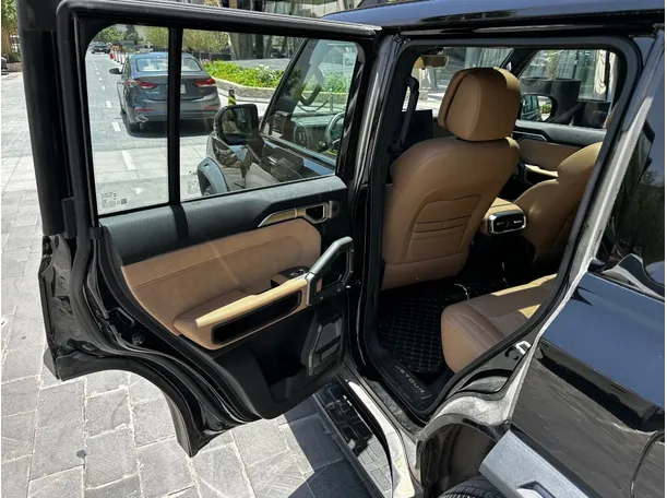 Car image 13