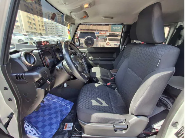 Car image 12