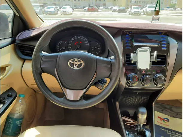 Car image 17