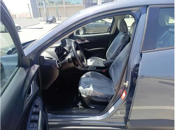 Car image 14
