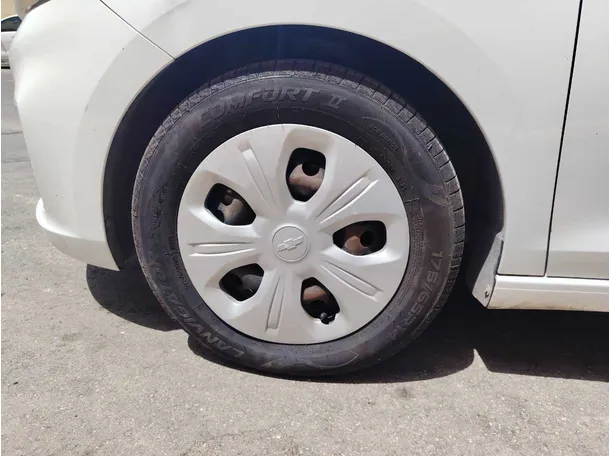 Car image 10