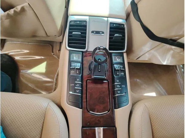 Car image 40