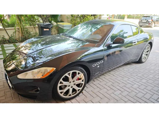 2012 مازيراتي توريزمو غران في الإمارات