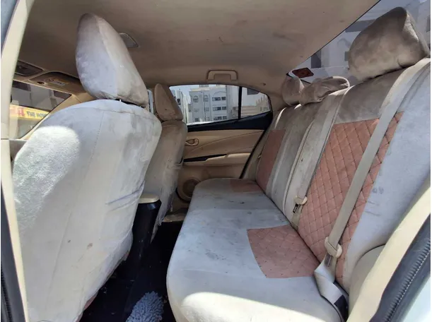 Car image 13