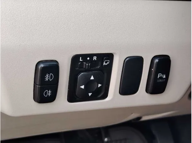 Car image 30