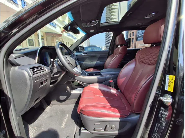 Car image 12
