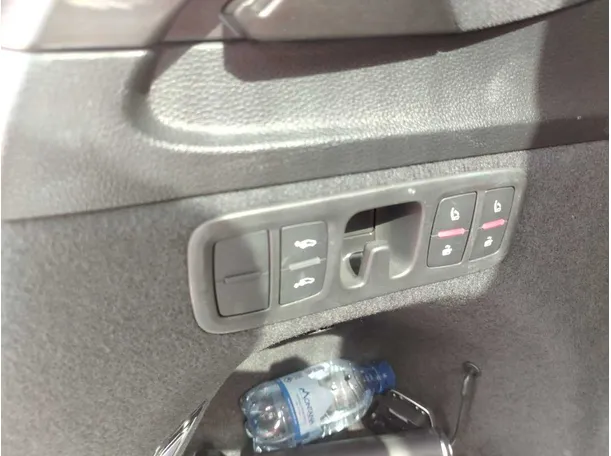 Car image 40