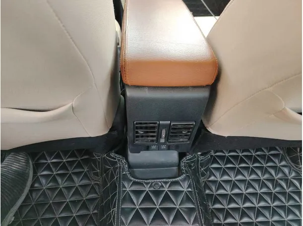 Car image 35