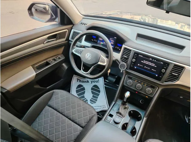 Car image 23