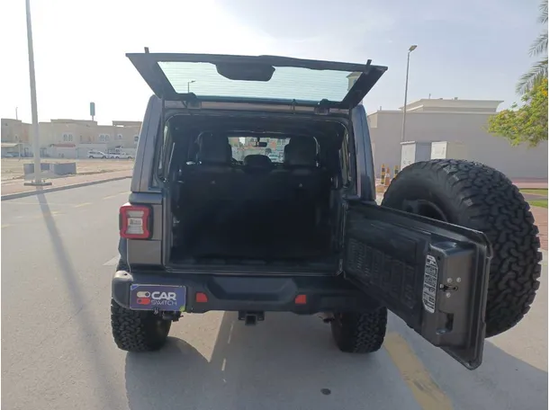 Car image 19