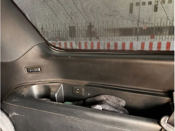 Car image 26
