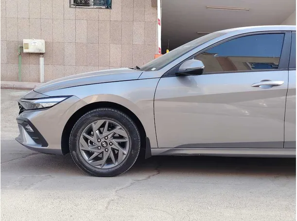 Car image 9
