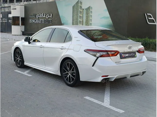 Car image 7