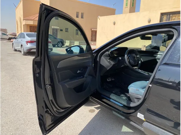 Car image 10