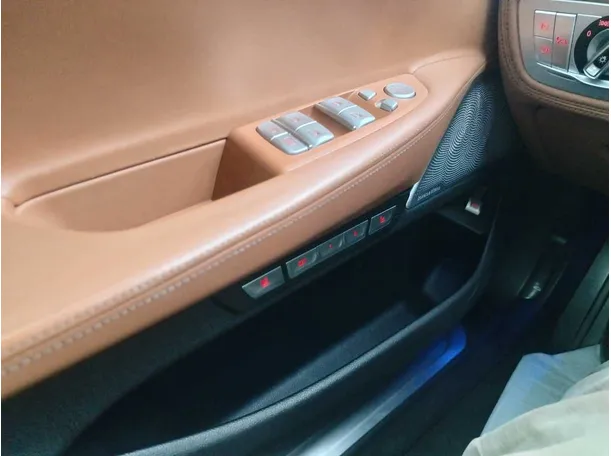 Car image 32