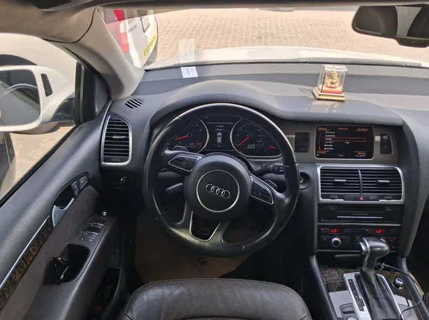 Car image 18