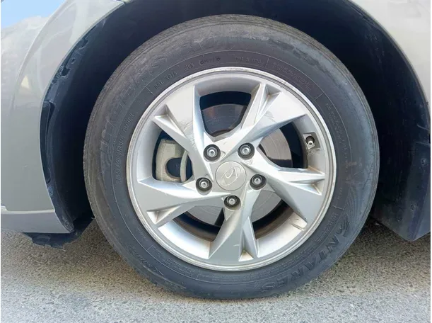 Car image 10
