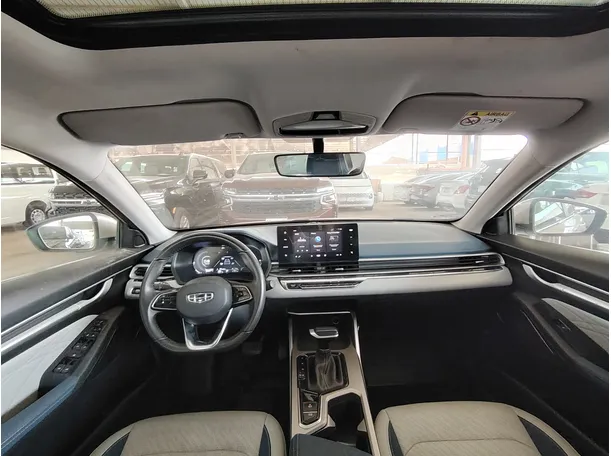 Car image 19