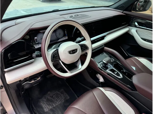 Car image 11