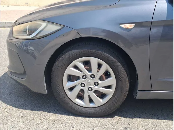 Car image 9