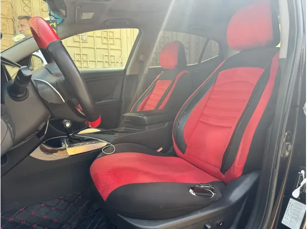 Car image 10