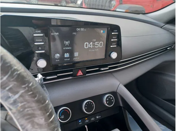 Car image 19