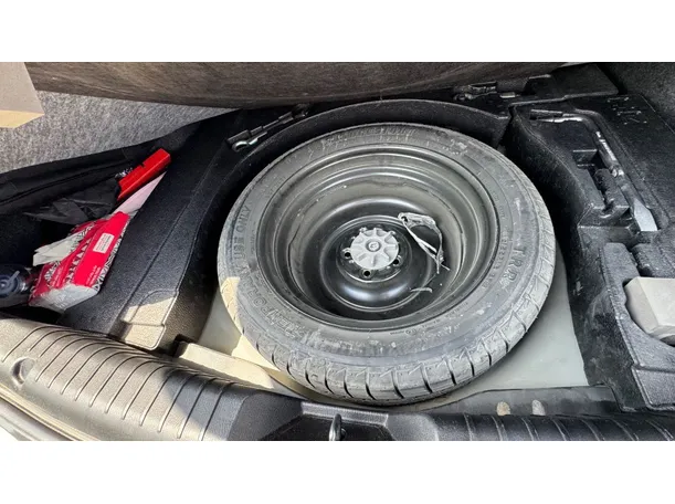 Car image 26