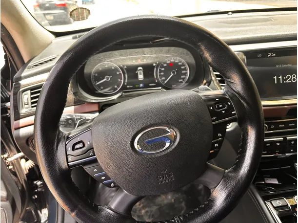 Car image 19