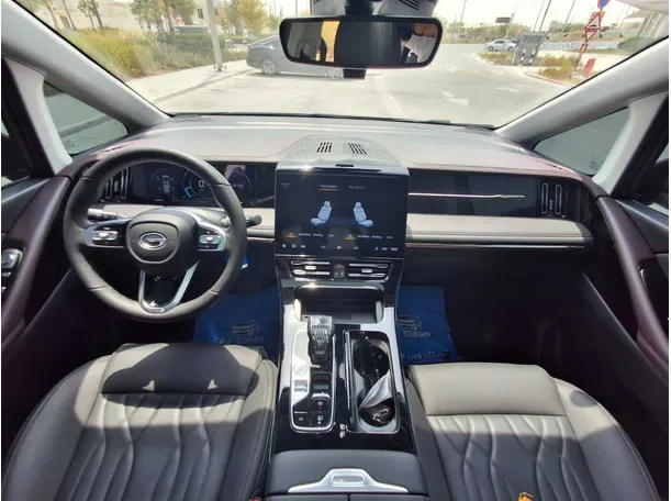 Car image 15
