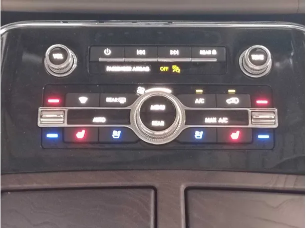 Car image 32