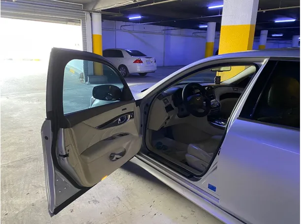 Car image 10