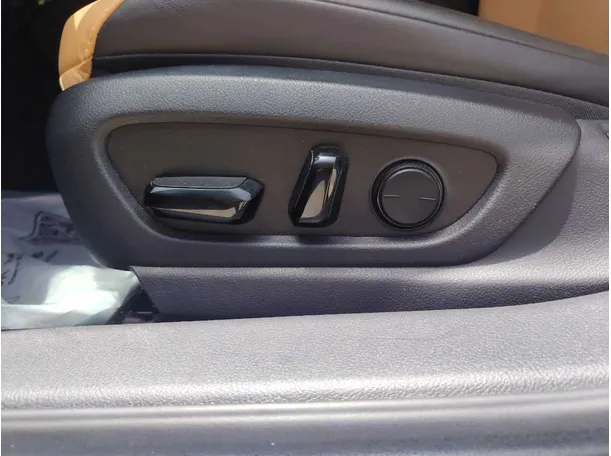 Car image 29