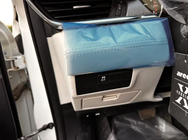 Car image 24