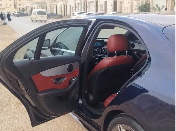 Car image 15