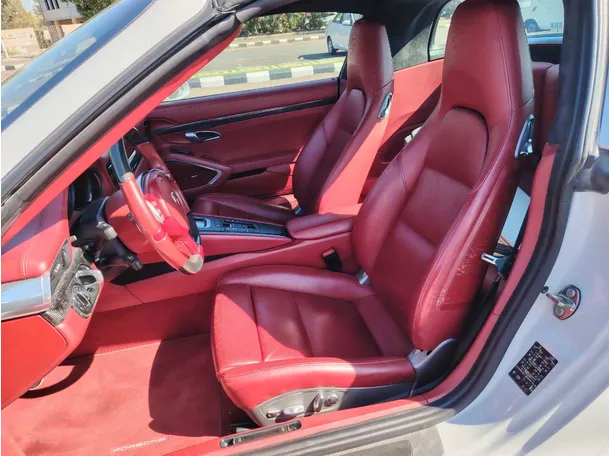 Car image 12