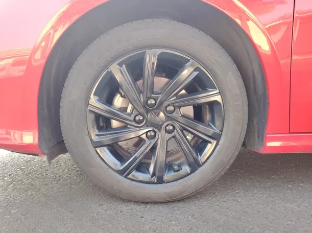 Car image 9
