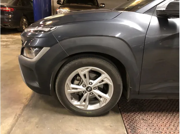 Car image 9