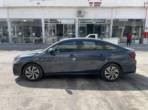 Car image 8