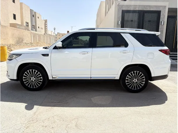 Car image 8
